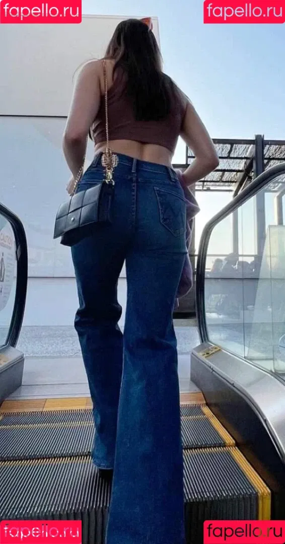 Kira Kosarin / kira_kosarin / kirakosarin Onlyfans Photo Gallery 