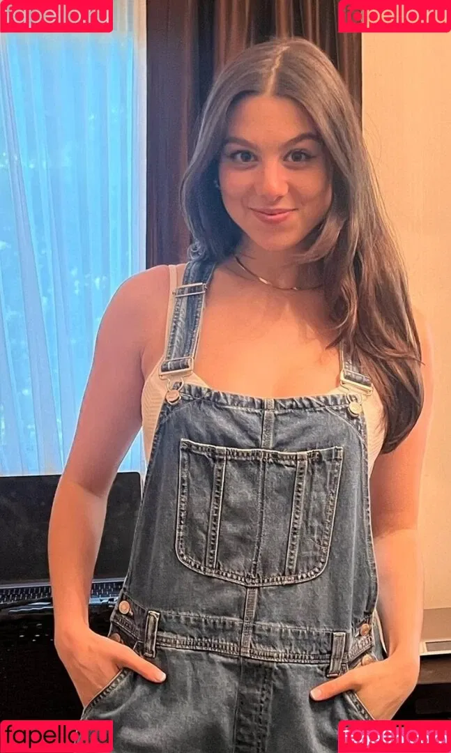 Kira Kosarin / kira_kosarin / kirakosarin Onlyfans Photo Gallery 