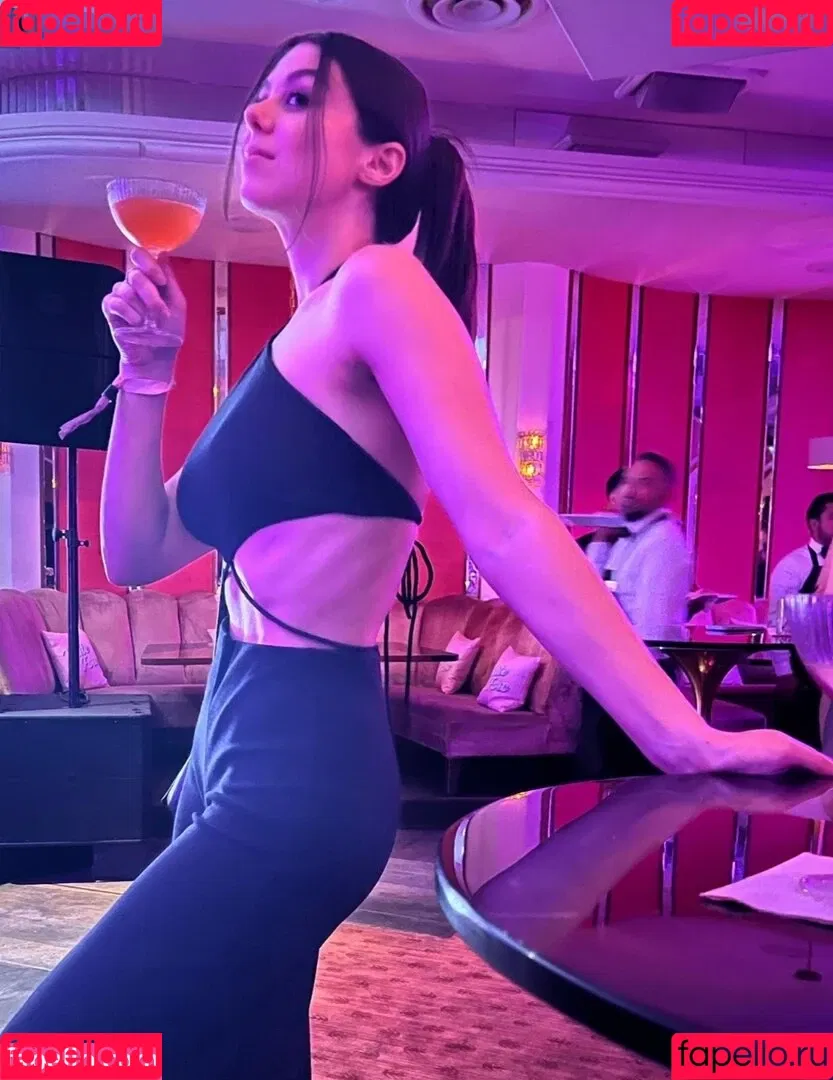 Kira Kosarin / kira_kosarin / kirakosarin Onlyfans Photo Gallery 