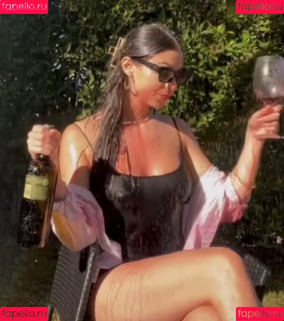 Kira Kosarin / kira_kosarin / kirakosarin Onlyfans Photo Gallery 