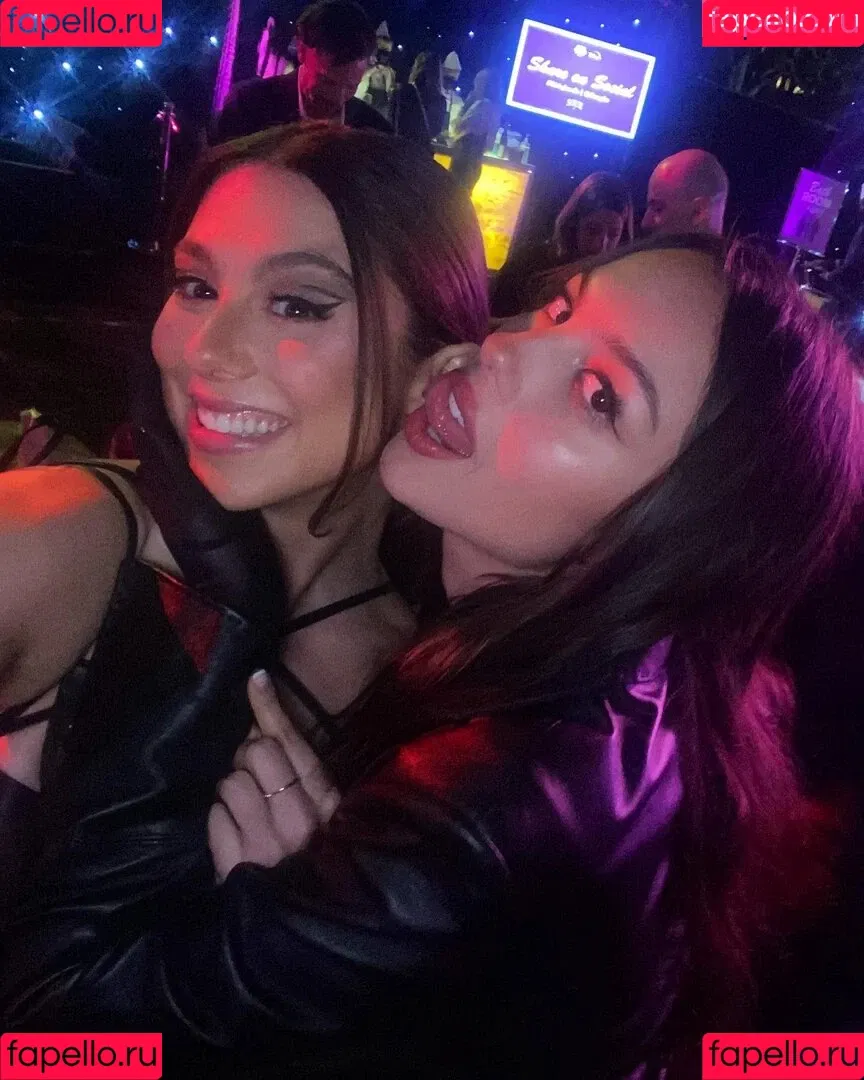 Kira Kosarin / kira_kosarin / kirakosarin Onlyfans Photo Gallery 
