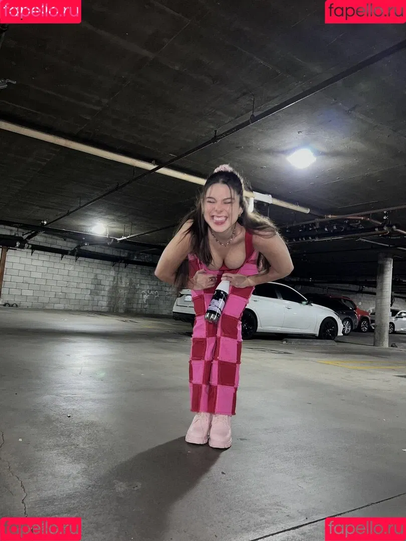 Kira Kosarin / kira_kosarin / kirakosarin Onlyfans Photo Gallery 