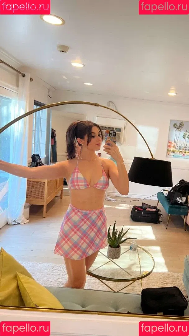 Kira Kosarin / kira_kosarin / kirakosarin Onlyfans Photo Gallery 