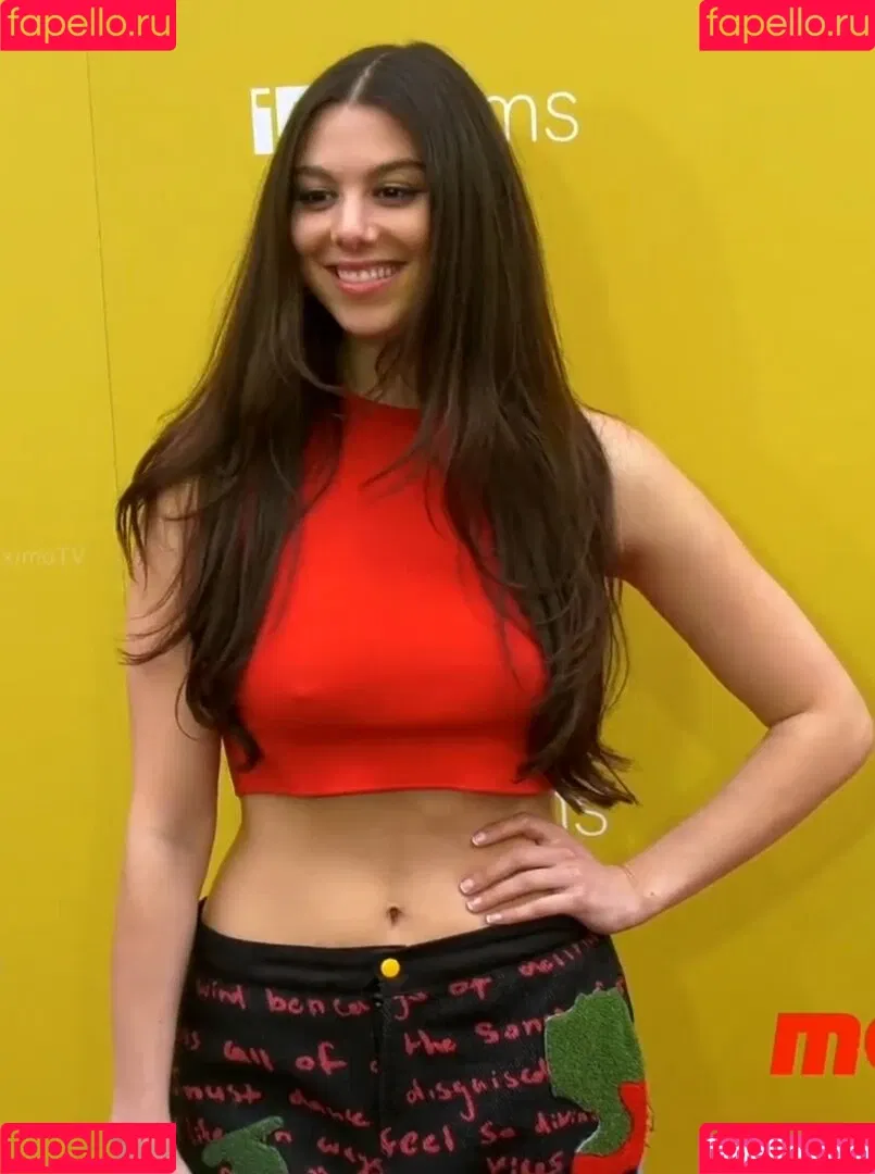 Kira Kosarin / kira_kosarin / kirakosarin Onlyfans Photo Gallery 