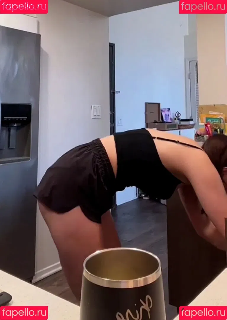 Kira Kosarin / kira_kosarin / kirakosarin Onlyfans Photo Gallery 