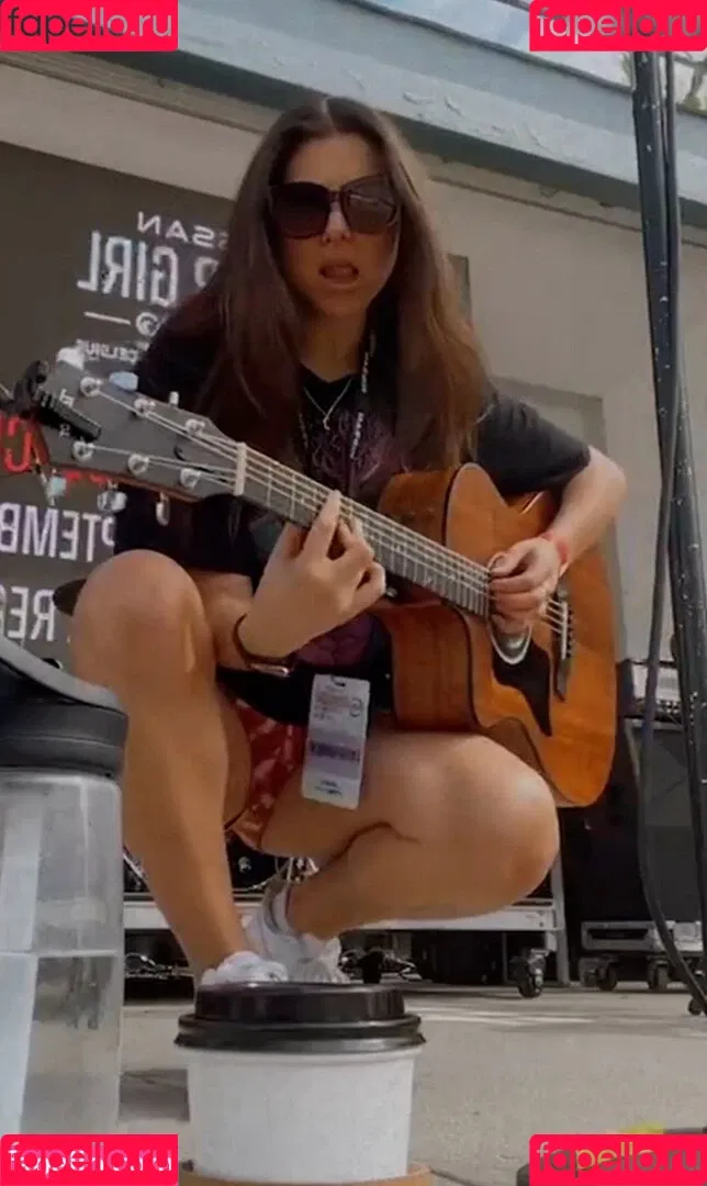 Kira Kosarin / kira_kosarin / kirakosarin Onlyfans Photo Gallery 