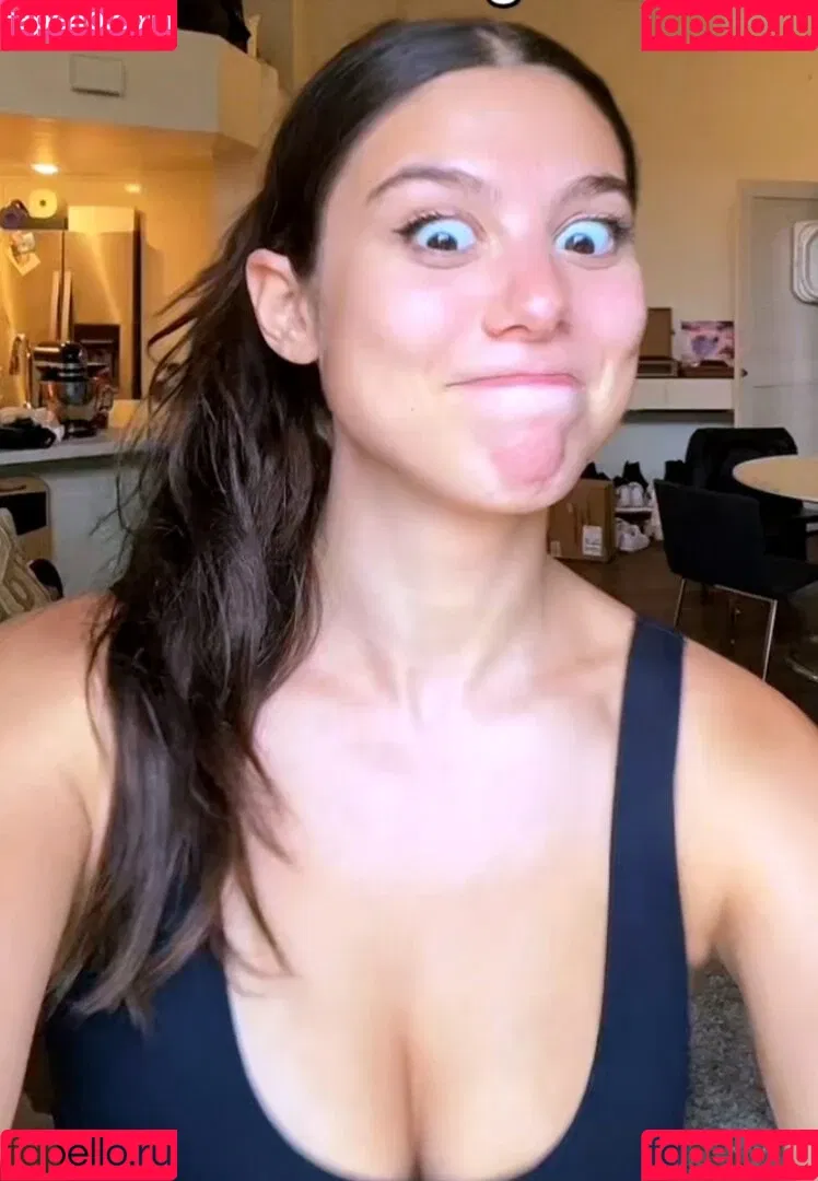 Kira Kosarin / kira_kosarin / kirakosarin Onlyfans Photo Gallery 