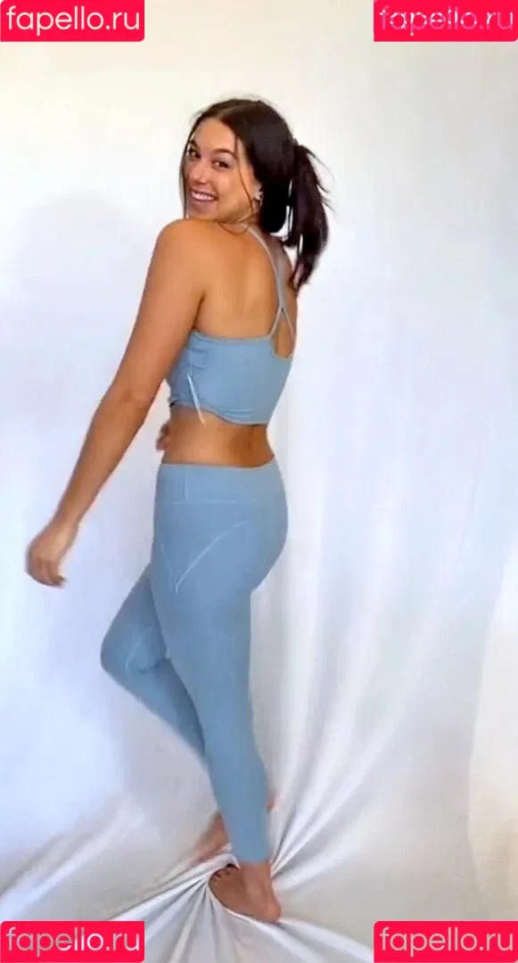 Kira Kosarin / kira_kosarin / kirakosarin Onlyfans Photo Gallery 