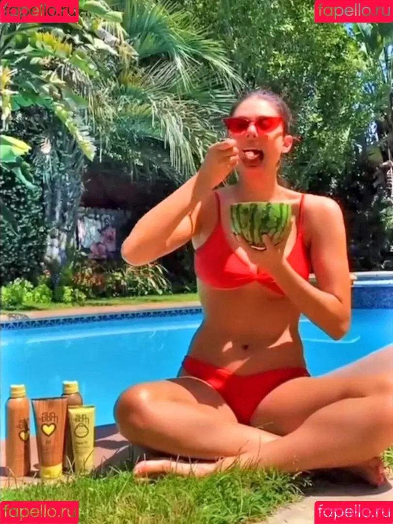 Kira Kosarin / kira_kosarin / kirakosarin Onlyfans Photo Gallery 