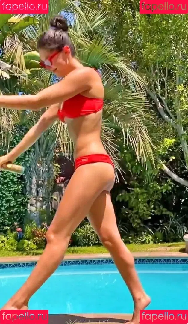 Kira Kosarin / kira_kosarin / kirakosarin Onlyfans Photo Gallery 