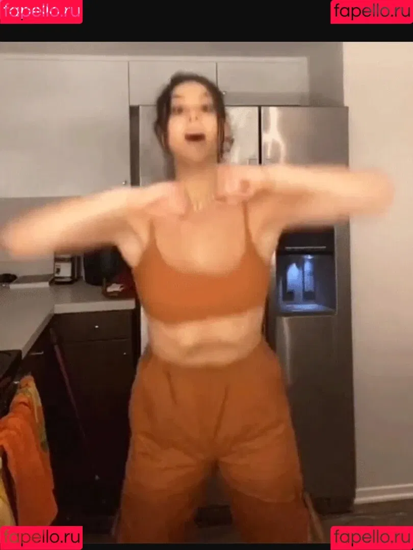 Kira Kosarin / kira_kosarin / kirakosarin Onlyfans Photo Gallery 