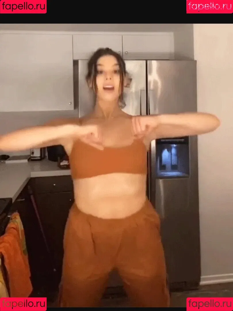 Kira Kosarin / kira_kosarin / kirakosarin Onlyfans Photo Gallery 