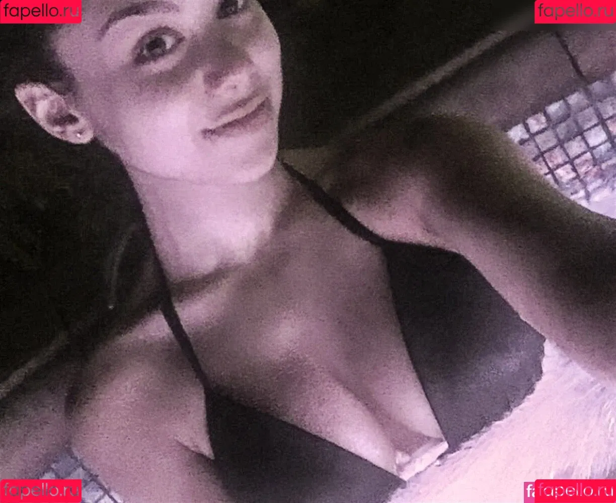 Kira Kosarin / kira_kosarin / kirakosarin Onlyfans Photo Gallery 