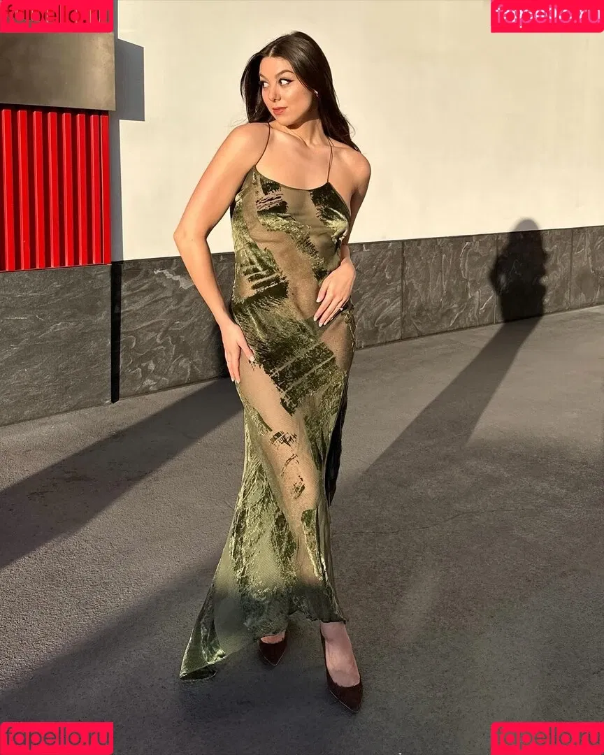 Kira Kosarin / kira_kosarin / kirakosarin Onlyfans Photo Gallery 