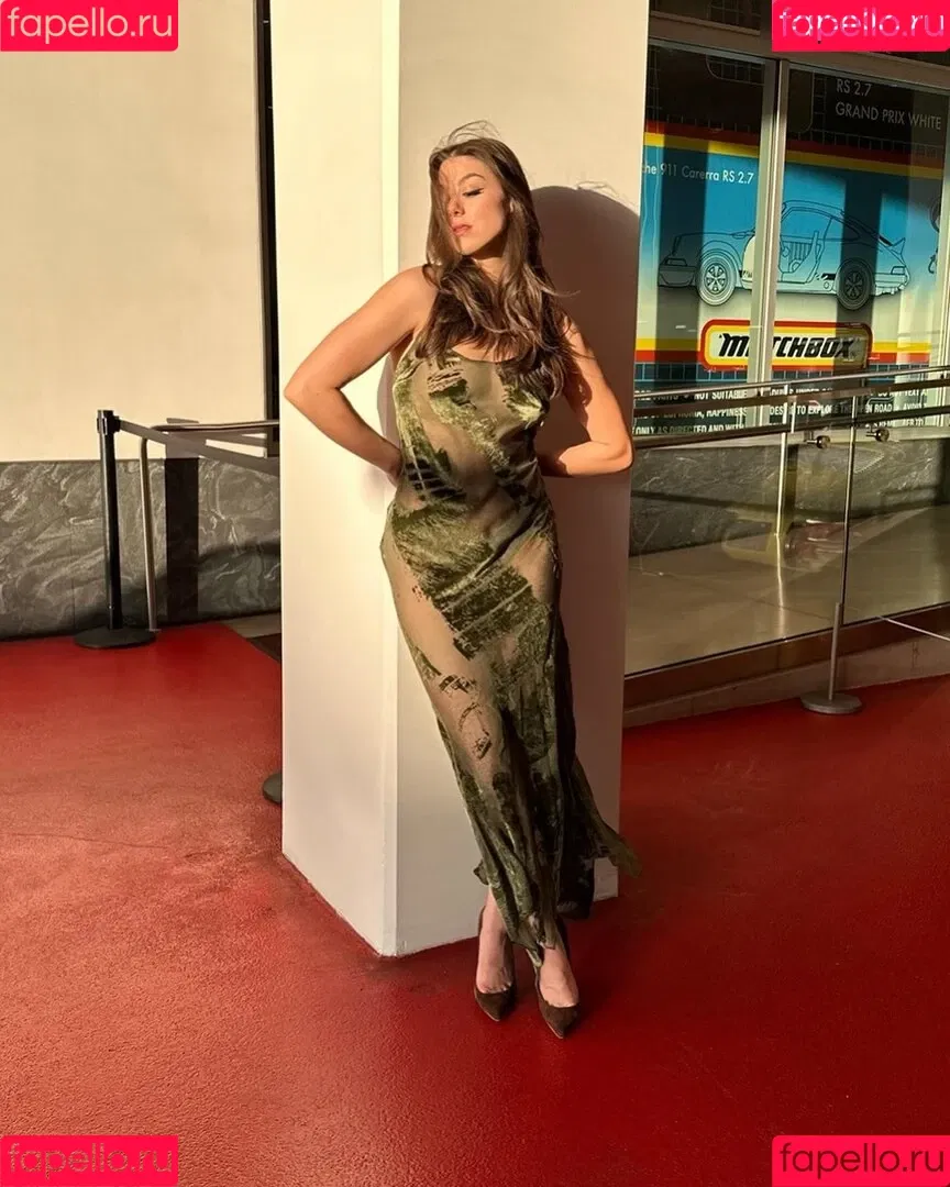 Kira Kosarin / kira_kosarin / kirakosarin Onlyfans Photo Gallery 