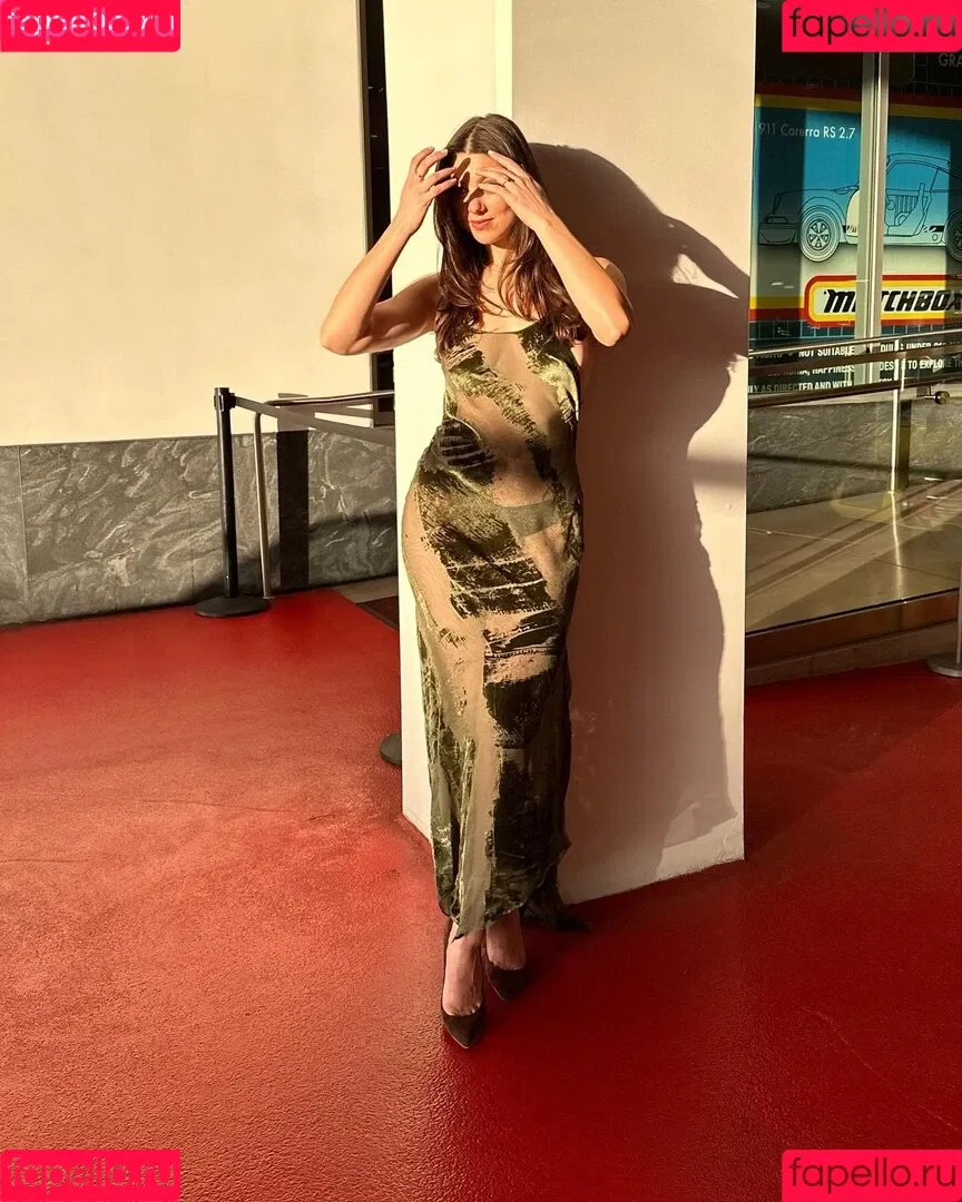 Kira Kosarin / kira_kosarin / kirakosarin Onlyfans Photo Gallery 