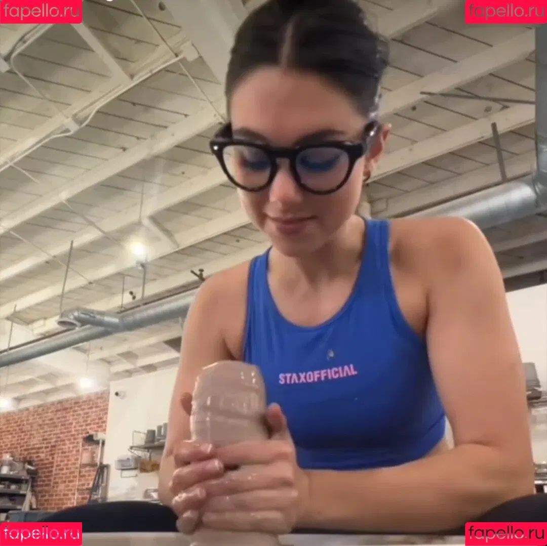Kira Kosarin / kira_kosarin / kirakosarin Onlyfans Photo Gallery 
