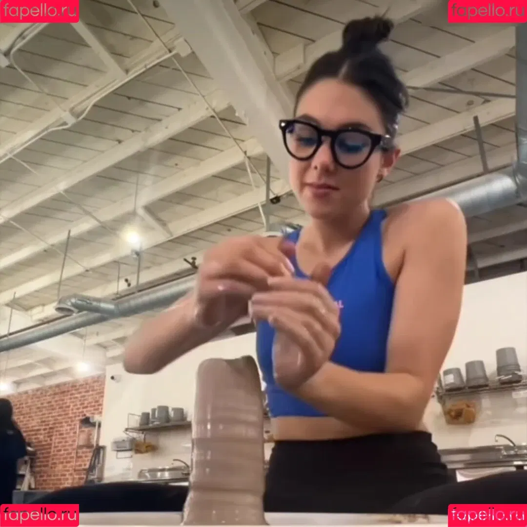Kira Kosarin / kira_kosarin / kirakosarin Onlyfans Photo Gallery 