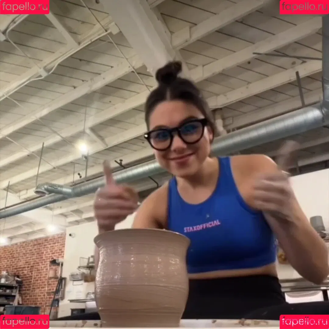 Kira Kosarin / kira_kosarin / kirakosarin Onlyfans Photo Gallery 