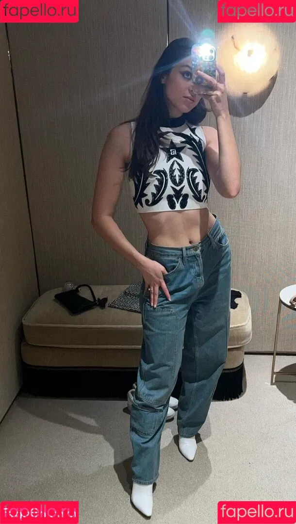 Kira Kosarin / kira_kosarin / kirakosarin Onlyfans Photo Gallery 