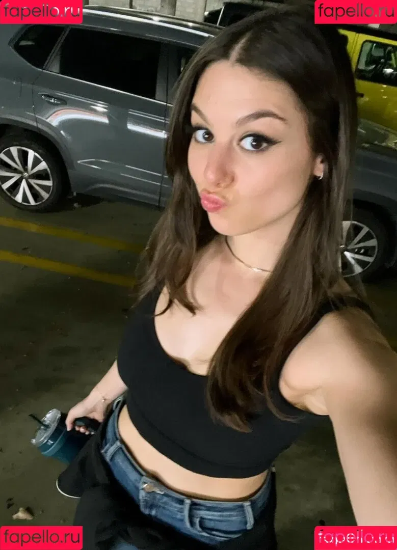Kira Kosarin / kira_kosarin / kirakosarin Onlyfans Photo Gallery 