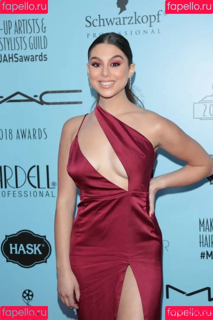 Kira Kosarin / kira_kosarin / kirakosarin Onlyfans Photo Gallery 
