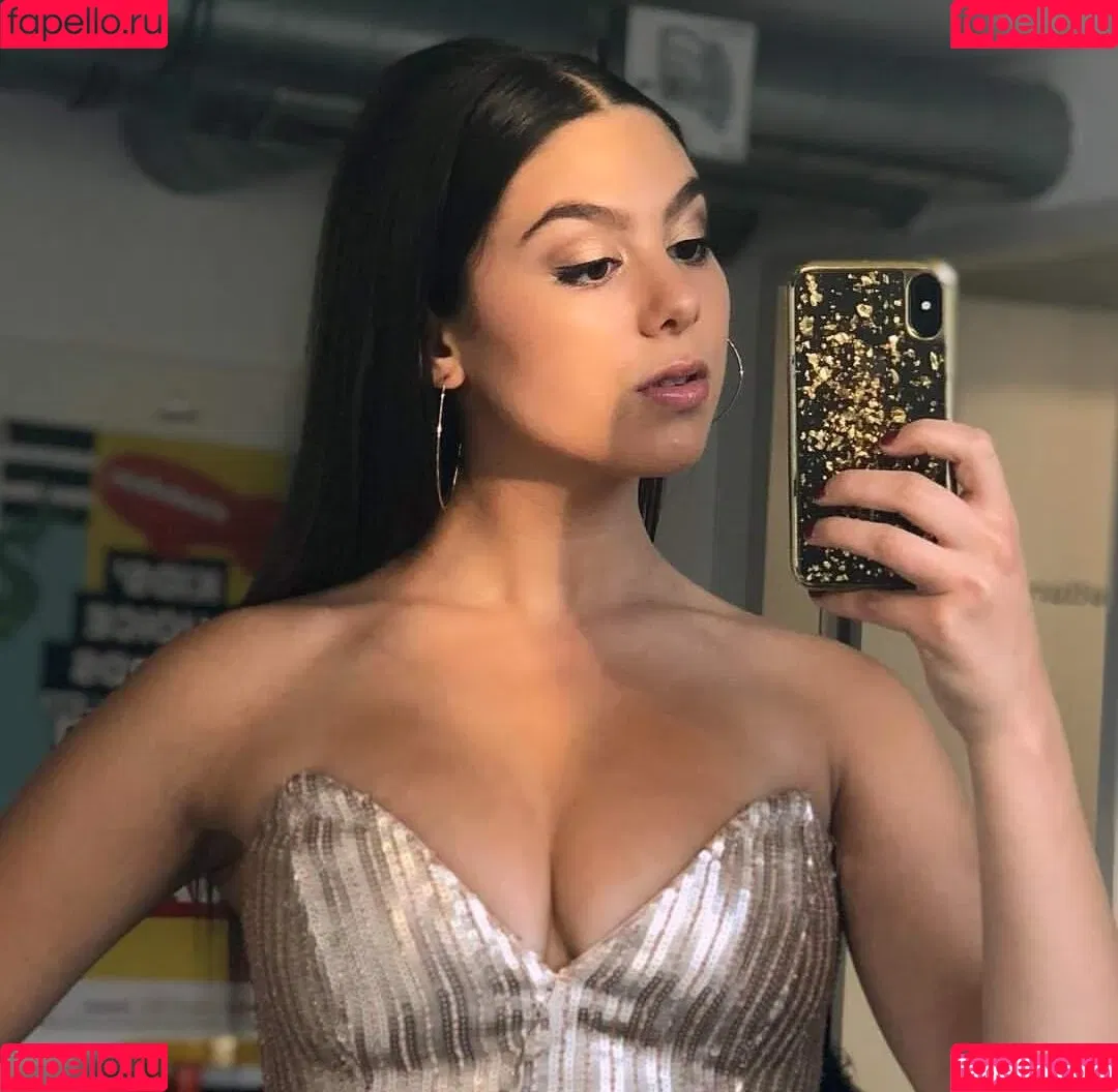 Kira Kosarin / kira_kosarin / kirakosarin Onlyfans Photo Gallery 