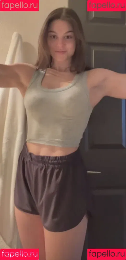 Kira Kosarin / kira_kosarin / kirakosarin Onlyfans Photo Gallery 