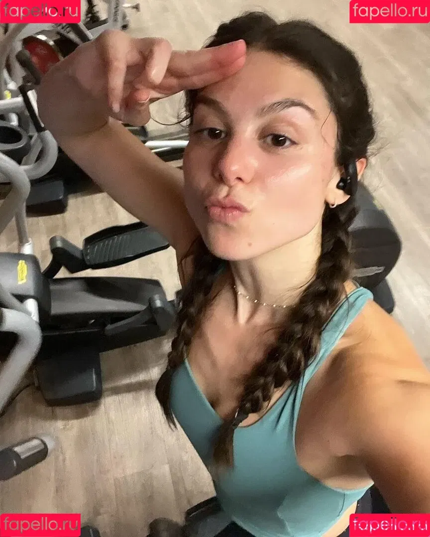 Kira Kosarin / kira_kosarin / kirakosarin Onlyfans Photo Gallery 