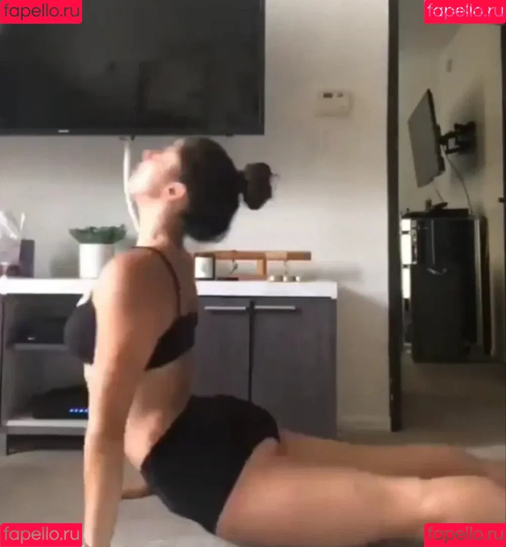 Kira Kosarin / kira_kosarin / kirakosarin Onlyfans Photo Gallery 