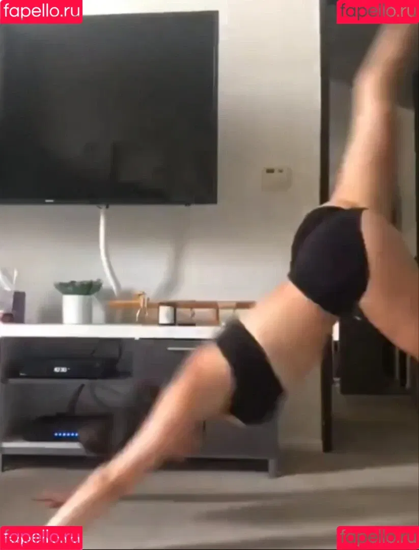 Kira Kosarin / kira_kosarin / kirakosarin Onlyfans Photo Gallery 