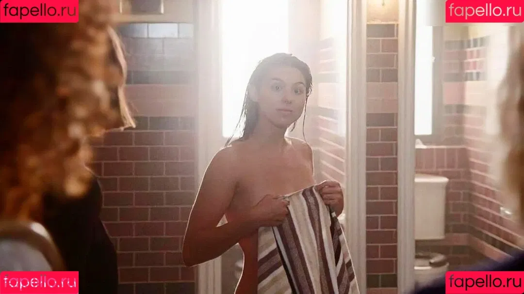 Kira Kosarin / kira_kosarin / kirakosarin Onlyfans Photo Gallery 