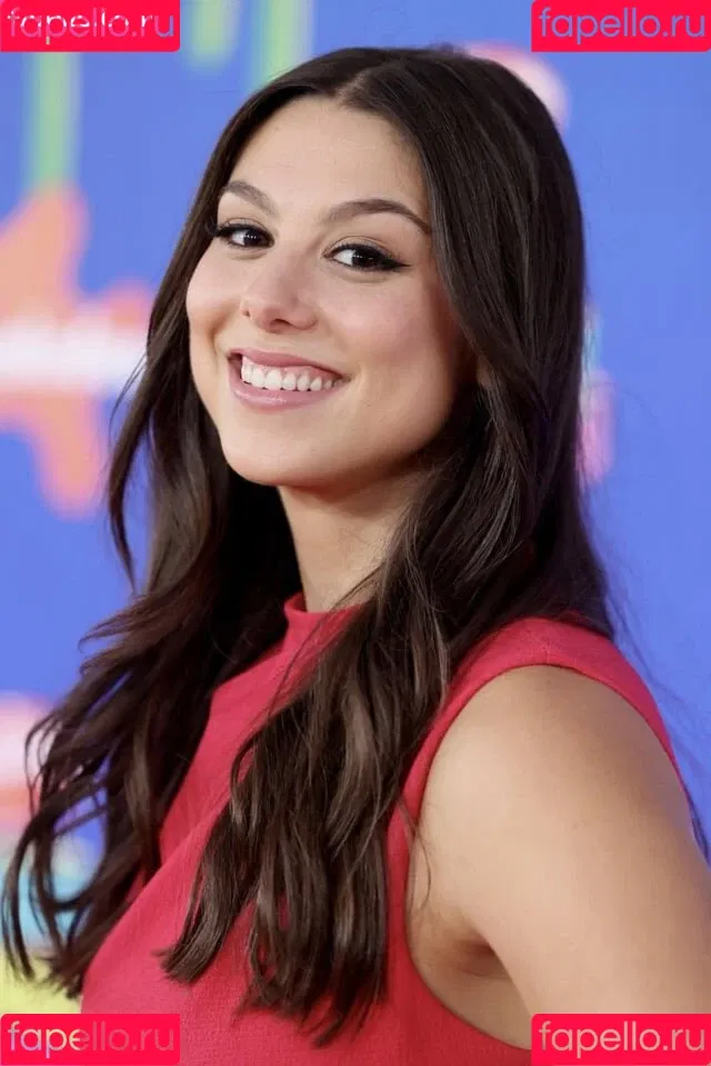 Kira Kosarin / kira_kosarin / kirakosarin Onlyfans Photo Gallery 