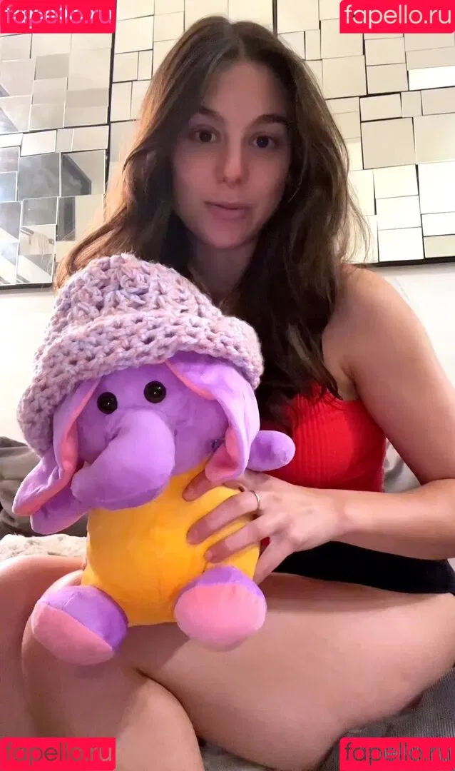 Kira Kosarin / kira_kosarin / kirakosarin Onlyfans Photo Gallery 