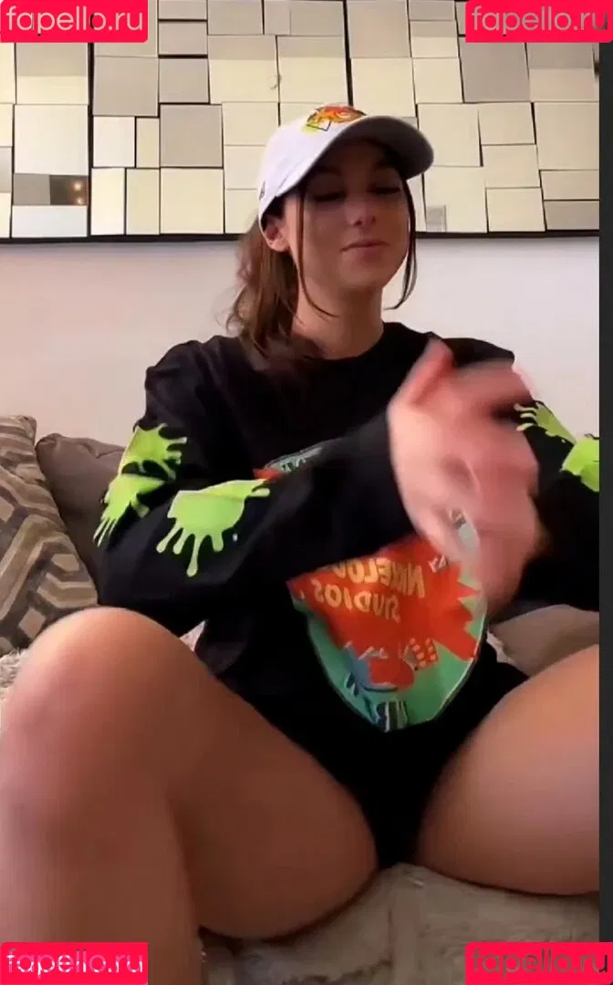 Kira Kosarin / kira_kosarin / kirakosarin Onlyfans Photo Gallery 