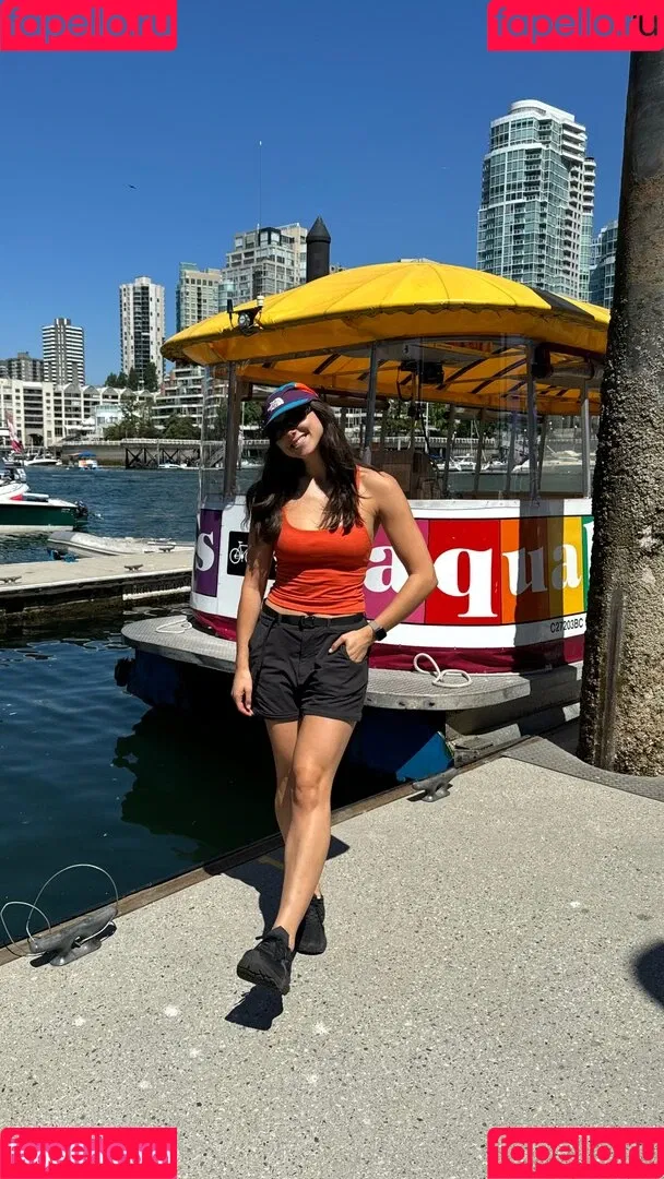 Kira Kosarin / kira_kosarin / kirakosarin Onlyfans Photo Gallery 