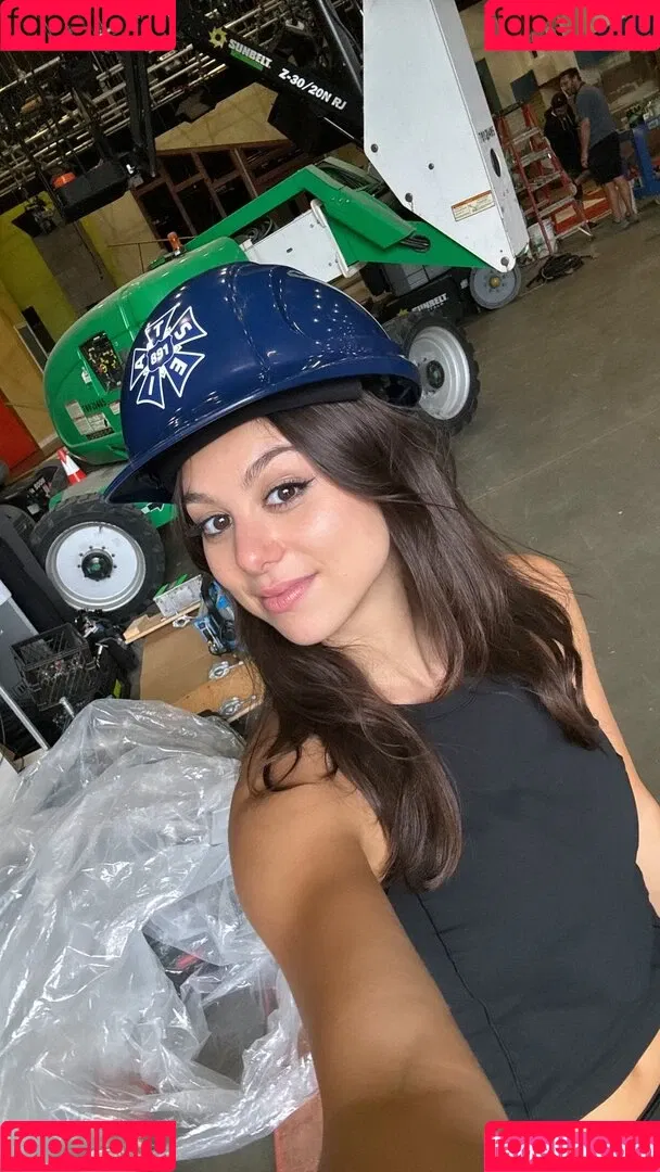 Kira Kosarin / kira_kosarin / kirakosarin Onlyfans Photo Gallery 