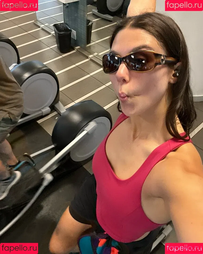 Kira Kosarin / kira_kosarin / kirakosarin Onlyfans Photo Gallery 