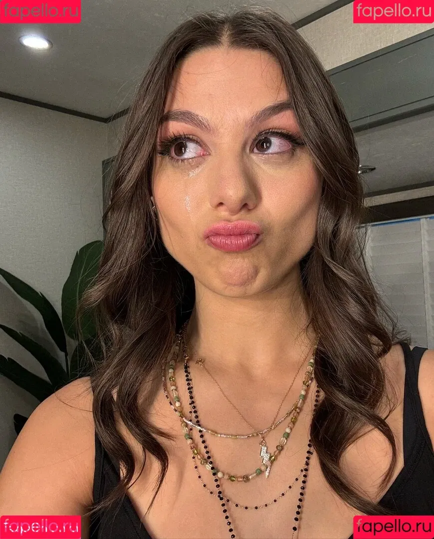 Kira Kosarin / kira_kosarin / kirakosarin Onlyfans Photo Gallery 