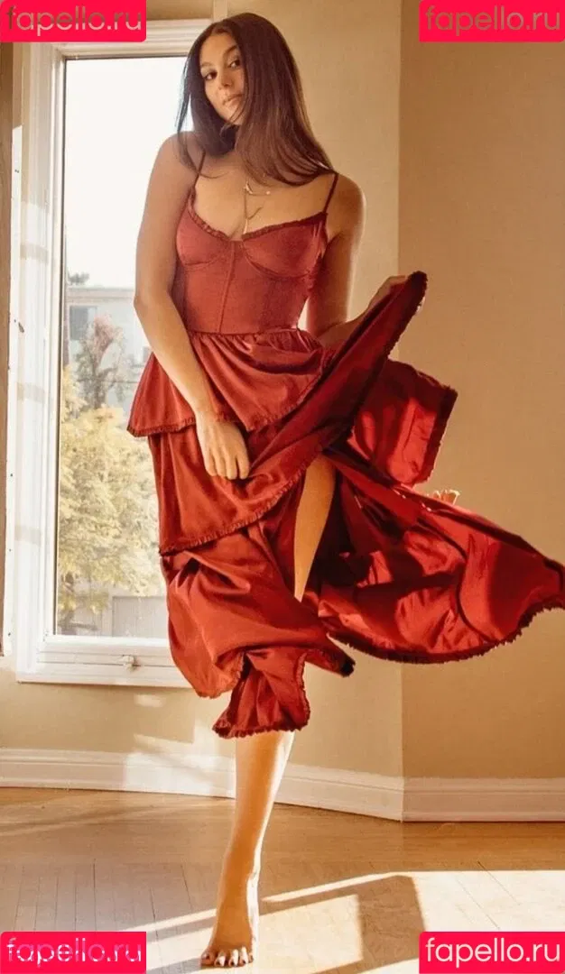 Kira Kosarin / kira_kosarin / kirakosarin Onlyfans Photo Gallery 