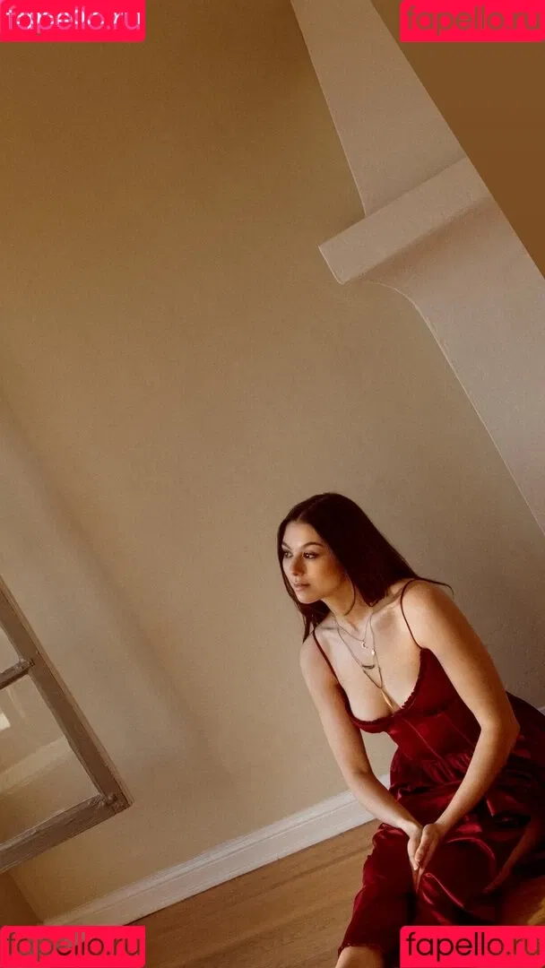 Kira Kosarin / kira_kosarin / kirakosarin Onlyfans Photo Gallery 