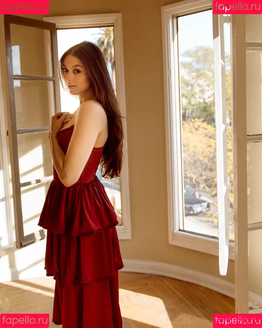 Kira Kosarin / kira_kosarin / kirakosarin Onlyfans Photo Gallery 