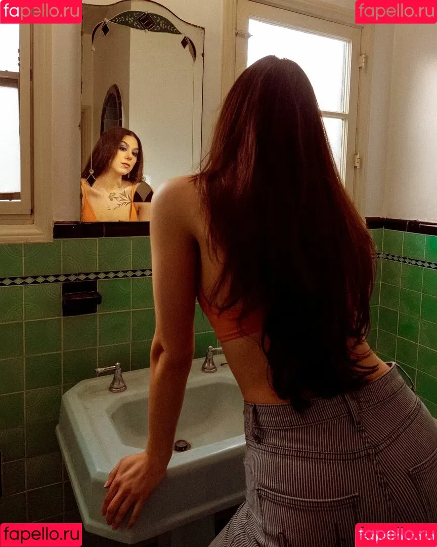 Kira Kosarin / kira_kosarin / kirakosarin Onlyfans Photo Gallery 