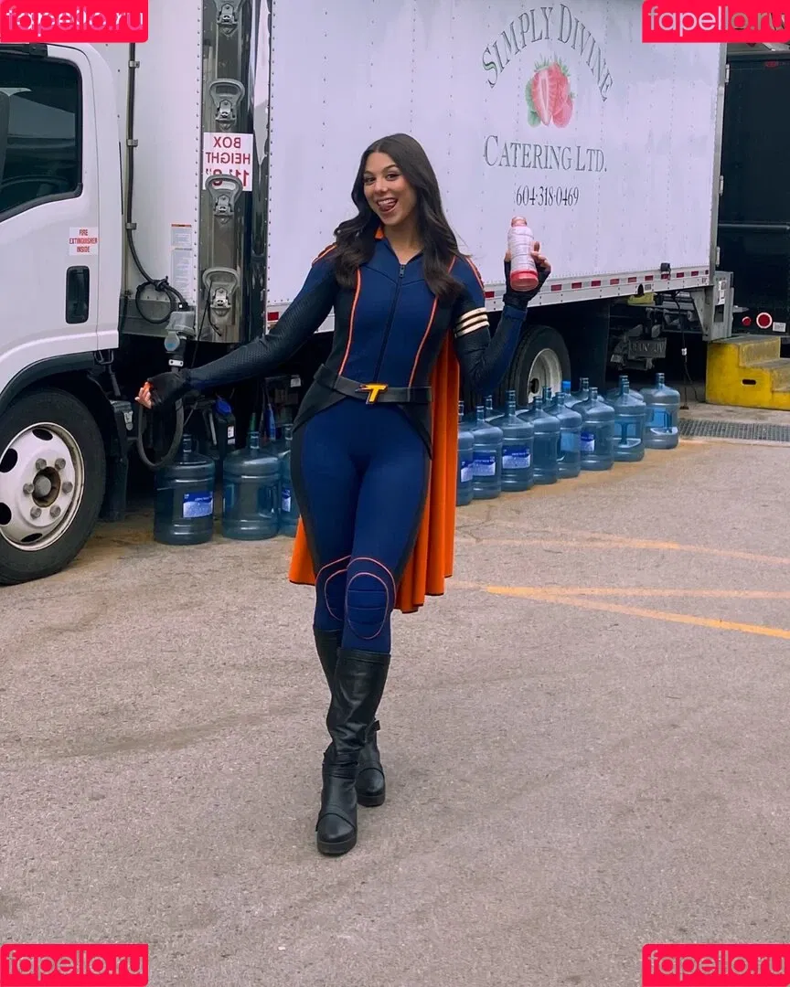 Kira Kosarin / kira_kosarin / kirakosarin Onlyfans Photo Gallery 