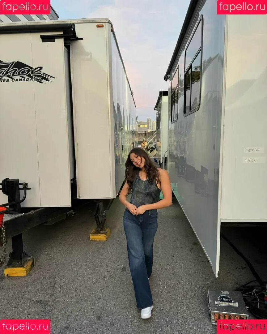 Kira Kosarin / kira_kosarin / kirakosarin Onlyfans Photo Gallery 