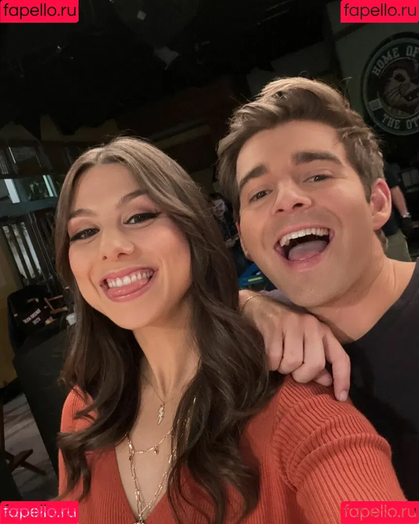 Kira Kosarin / kira_kosarin / kirakosarin Onlyfans Photo Gallery 