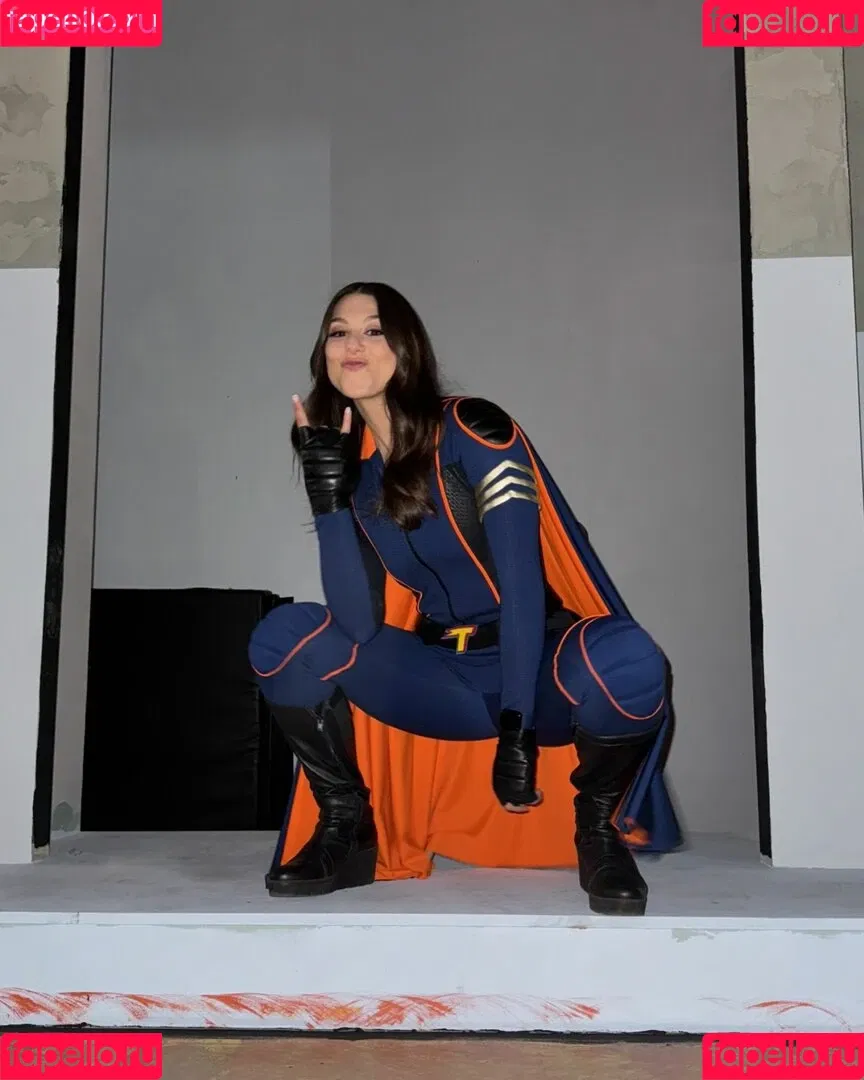 Kira Kosarin / kira_kosarin / kirakosarin Onlyfans Photo Gallery 