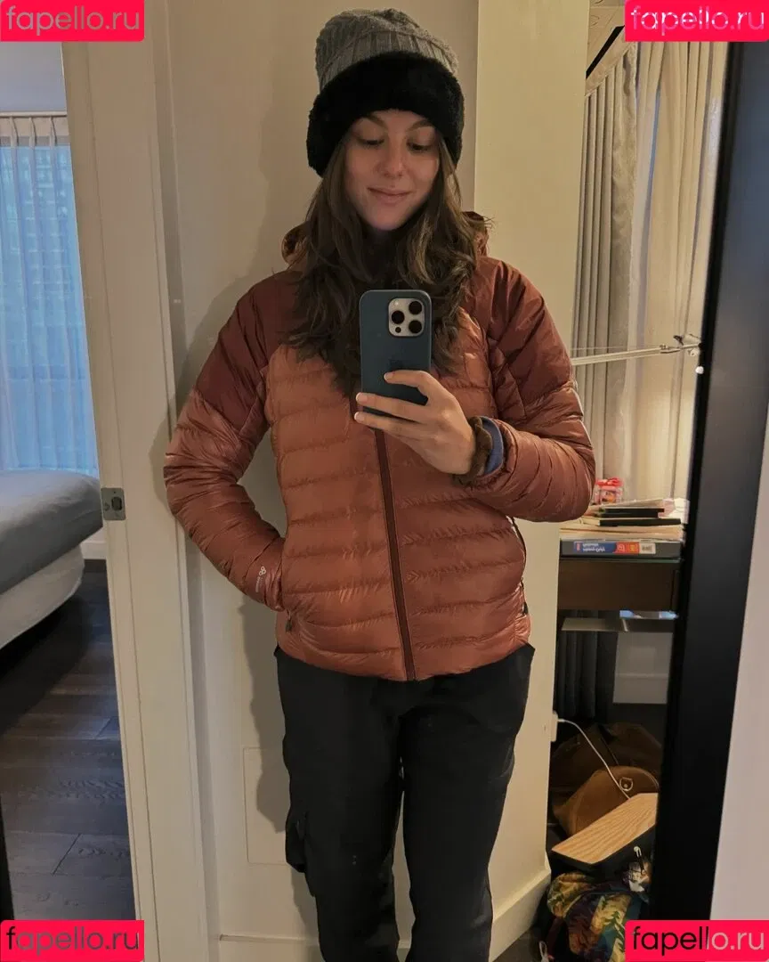 Kira Kosarin / kira_kosarin / kirakosarin Onlyfans Photo Gallery 