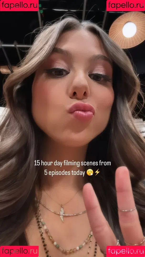 Kira Kosarin / kira_kosarin / kirakosarin Onlyfans Photo Gallery 