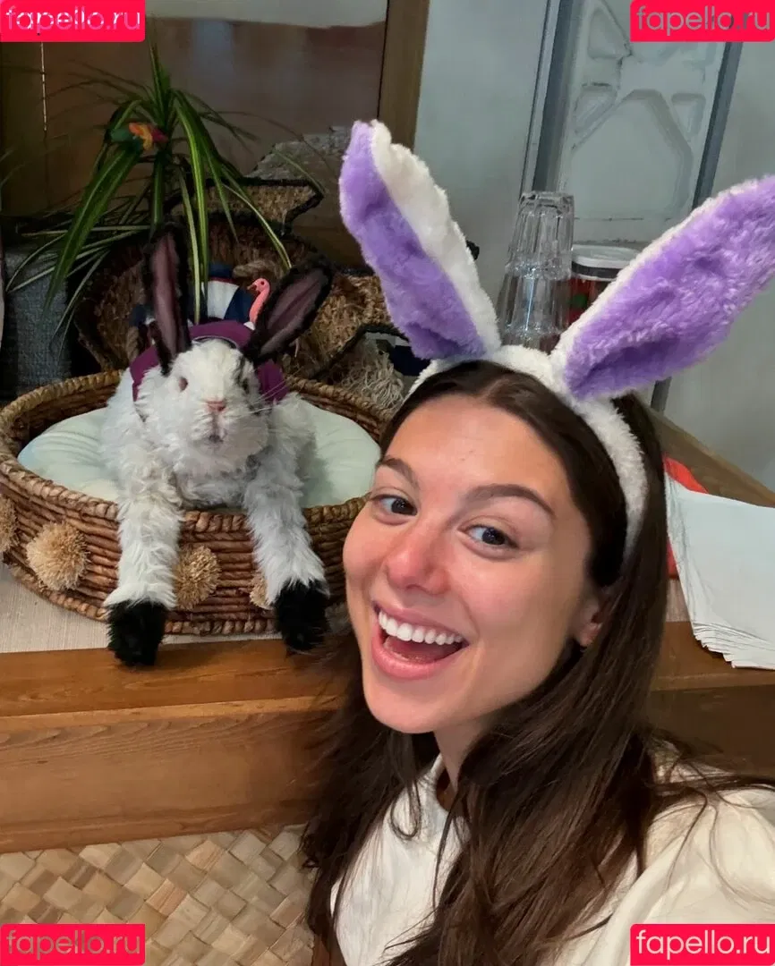 Kira Kosarin / kira_kosarin / kirakosarin Onlyfans Photo Gallery 